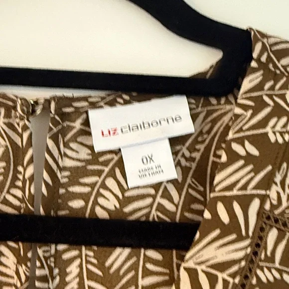 Liz Claiborne Brown and Cream Leaf Pattern Top - Picture 2 of 3